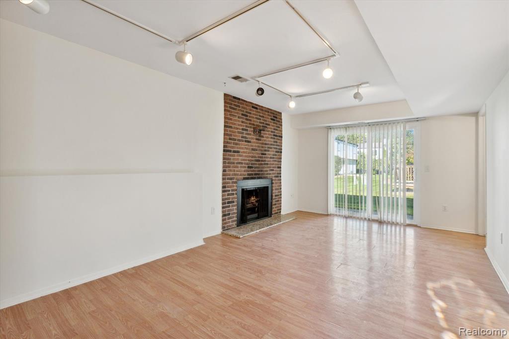 2897 ROUNDTREE Drive, Troy, MI 48083 — Photo 7