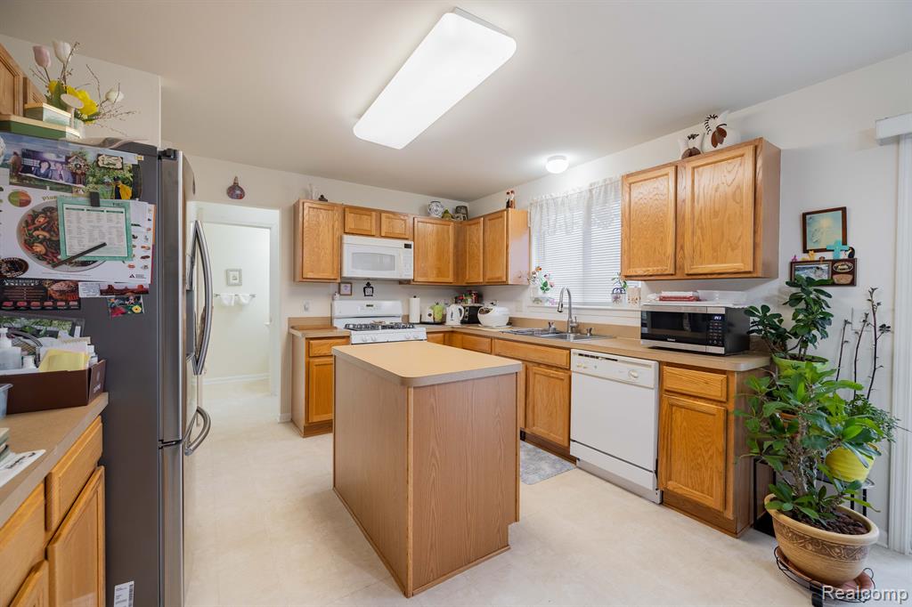 9884 HIGH MEADOW Drive, Ypsilanti, MI 48198 — Photo 5
