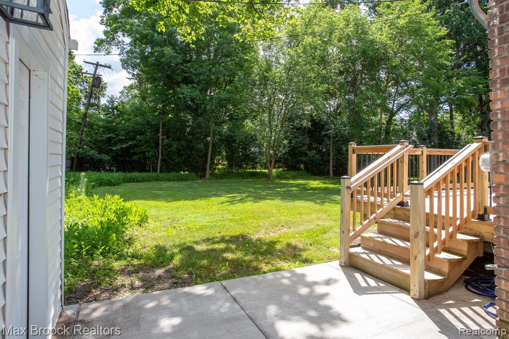 25830 Berkley Avenue, Huntington Woods, MI — Photo 48