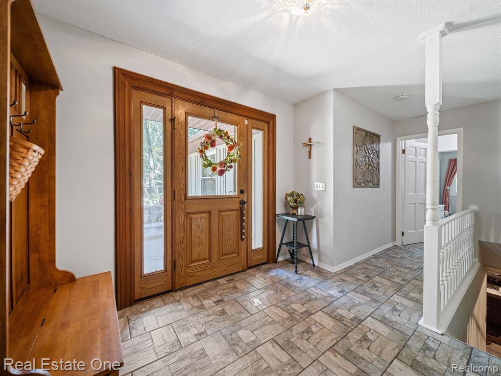 4884 SPLIT RAIL Drive, Brighton, MI 48114 — Photo 4