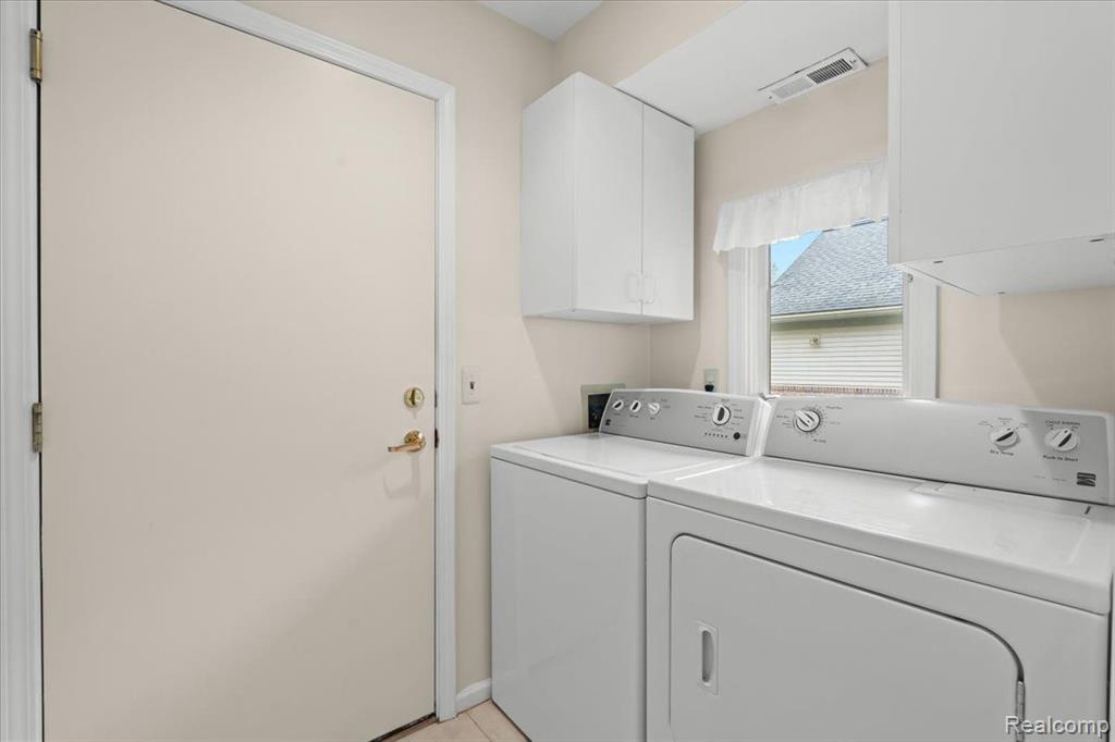 21290 JUNIPER Court, 76, Farmington Hills, MI 48336 — Photo 9