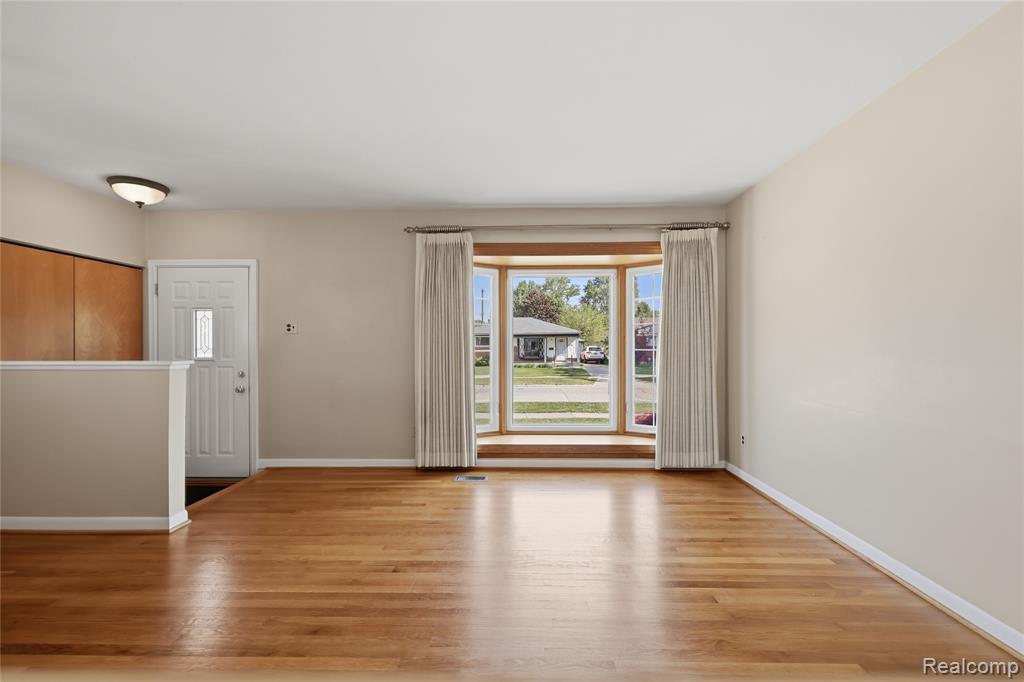 348 Sonia Avenue, Madison Heights, MI 48071 — Photo 5
