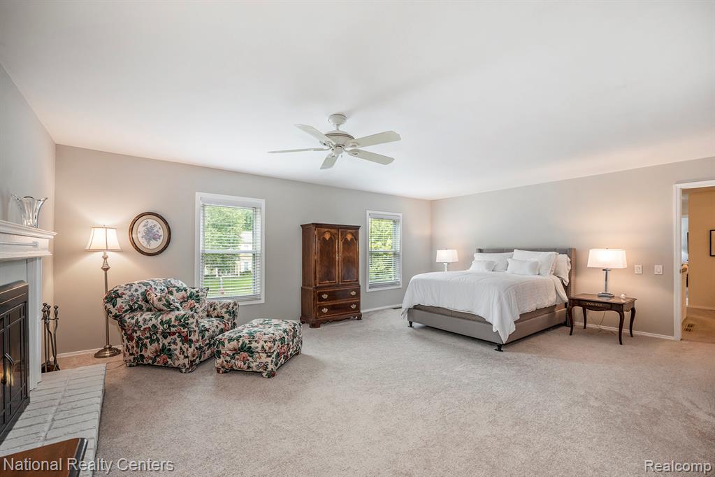 5049 Langlewood Drive, West Bloomfield, MI — Photo 18