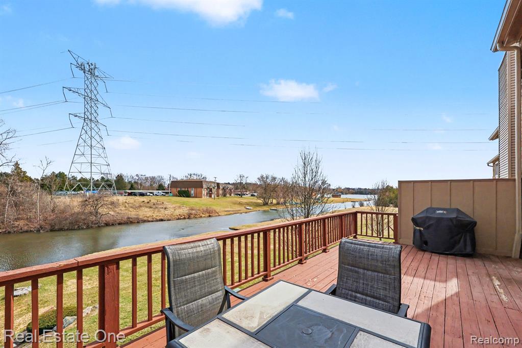 6892 Northcrest Way E, Clarkston, MI — Photo 10
