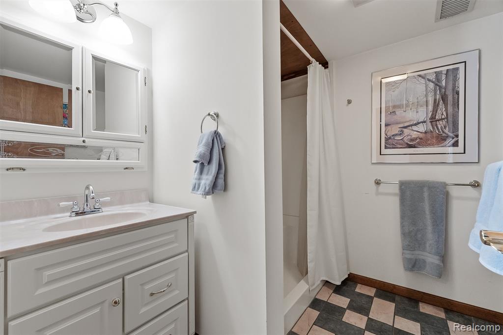 2745 Lari Court, West Bloomfield, MI 48324 — Photo 25