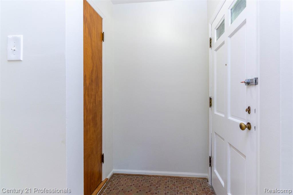 25009 Donald, Redford, MI 48239 — Photo 5