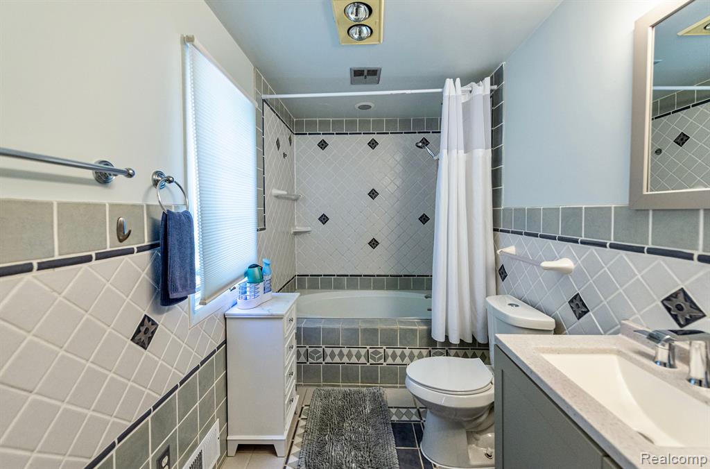 6861 N CLUNBURY Road, West Bloomfield, MI — Photo 21
