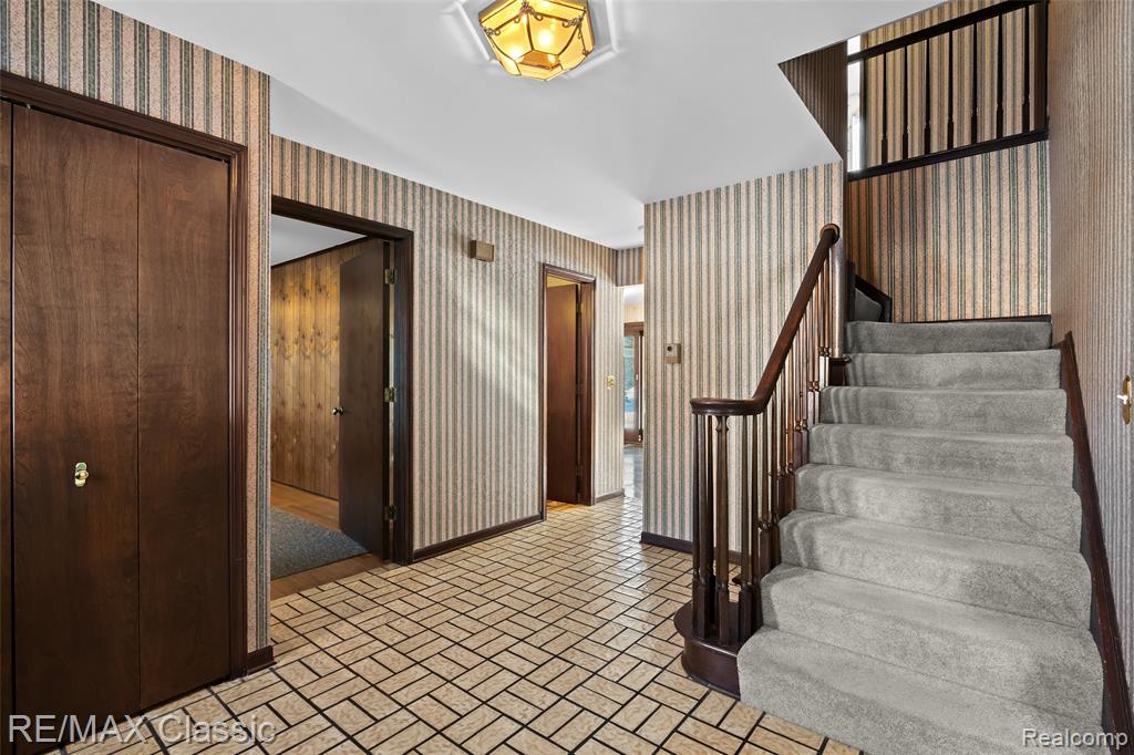 6313 Kiev Street, West Bloomfield, MI 48324 — Photo 5
