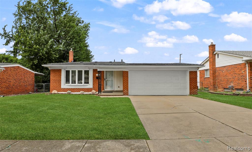 1326 W Elmwood Avenue, Clawson, MI
