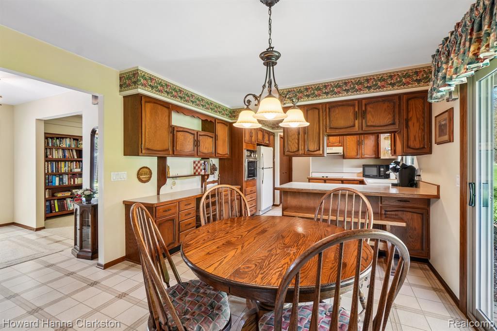 12120 Carriage Trail Drive, Davisburg, MI 48350 — Photo 10