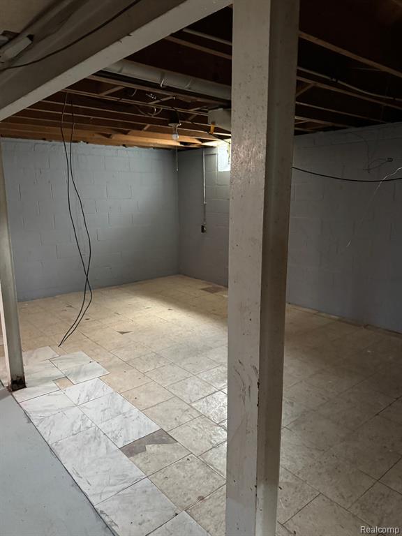 8075 WHITCOMB Street, Detroit, MI 48228 — Photo 21