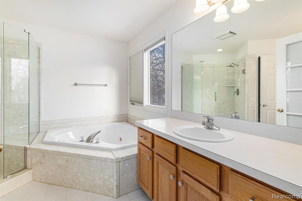 8805 Pebble Creek Drive, Pinckney, MI 48169 — Photo 22