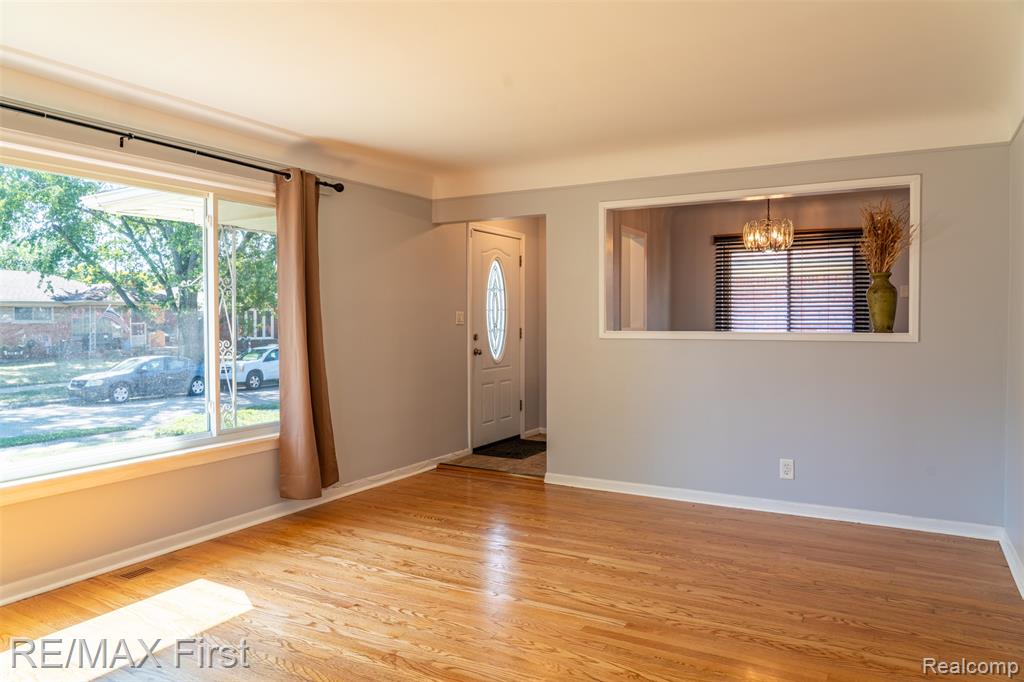 7257 State Park, Center Line, MI 48015 — Photo 9