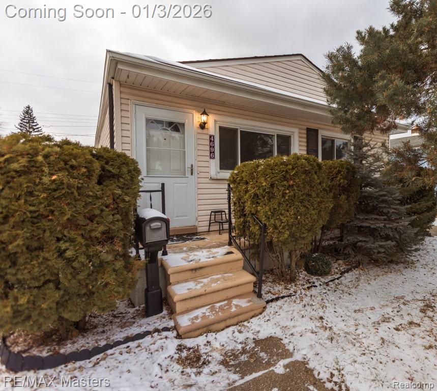 4696 Syracuse Street, Dearborn Heights, MI 48125 — Photo 2