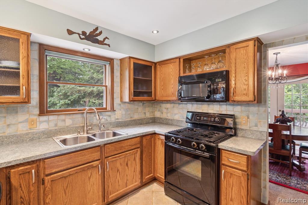 7740 Athlone Drive, Brighton, MI 48116 — Photo 11