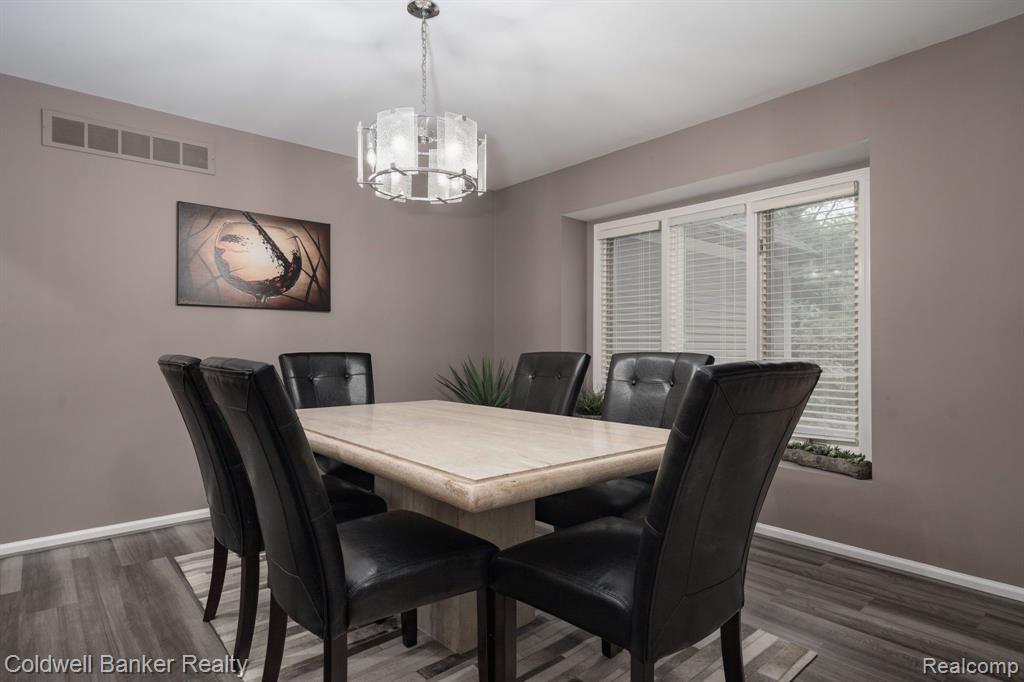 8673 Mohican Dr, Clarkston, MI 48348 — Photo 9