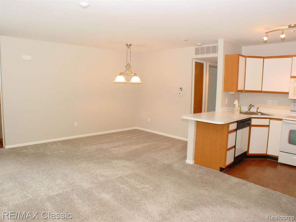 42776 LILLEY POINTE Drive, 171, Canton, MI 48187 — Photo 13