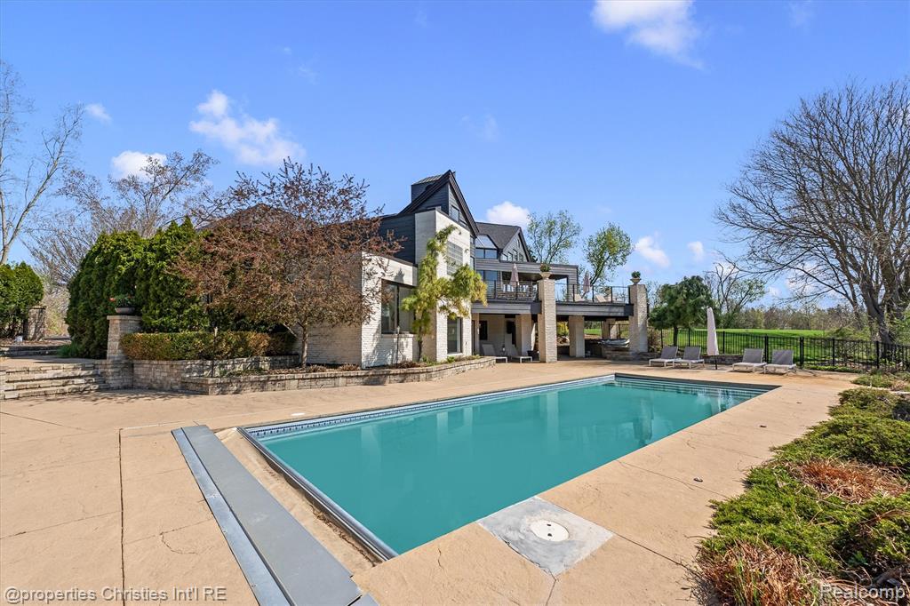 4912 Oakwood Court, Commerce Twp, MI 48382 — Photo 8