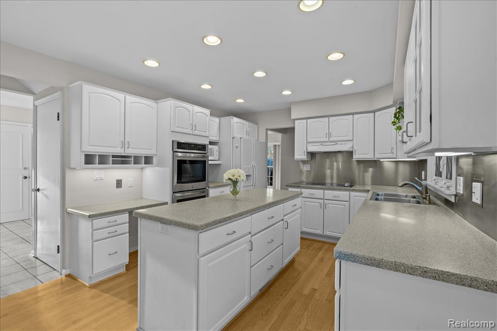 5394 Tequesta Drive, West Bloomfield, MI 48323 — Photo 18