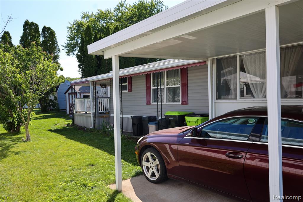92 Carnberry Beach Blvd, White Lake, MI — Photo 2