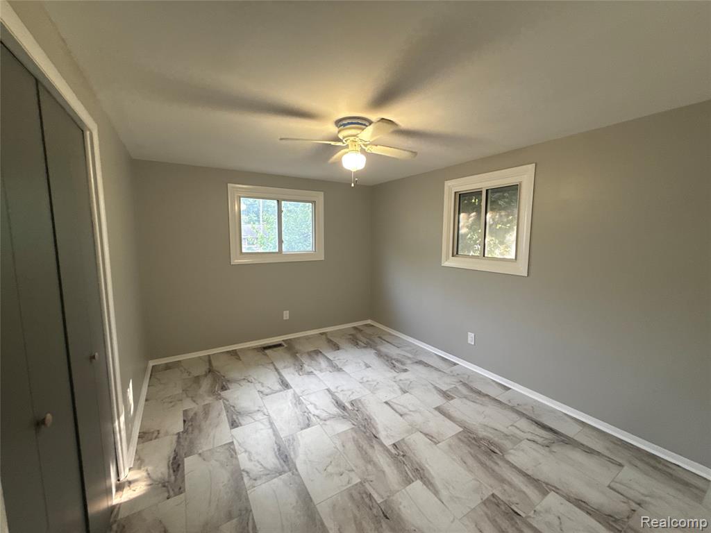 3308 Spring Valley Drive, Flint, MI 48504 — Photo 13