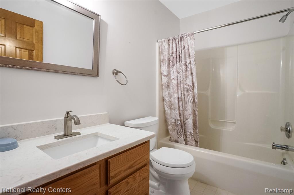 865 Challenging Trail, South Lyon, MI 48178 — Photo 20
