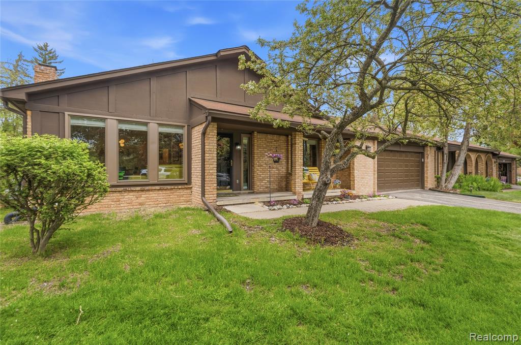 4042 Chablis Street, West Bloomfield, MI 48323 — Photo 29