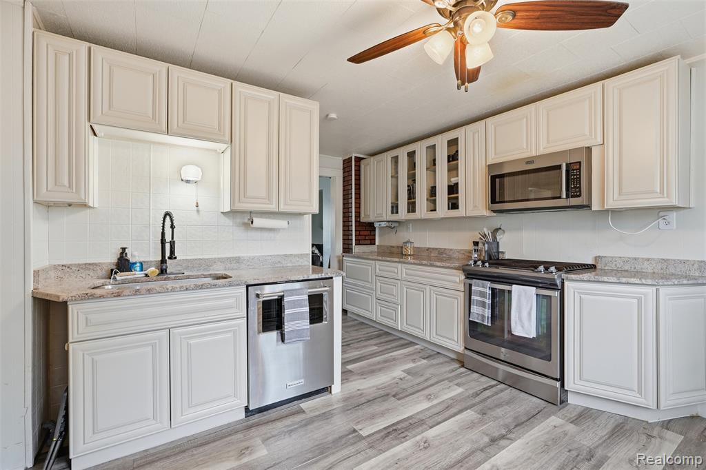 24248 Hayes Avenue, Eastpointe, MI 48021 — Photo 16