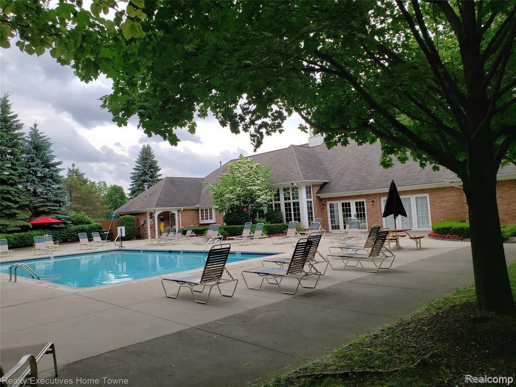 4165 Berkshire Drive, Sterling Heights, MI 48314 — Photo 41