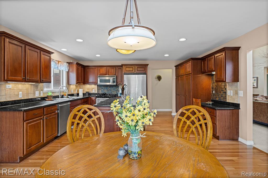4930 Menominee Lane, Clarkston, MI 48348 — Photo 32