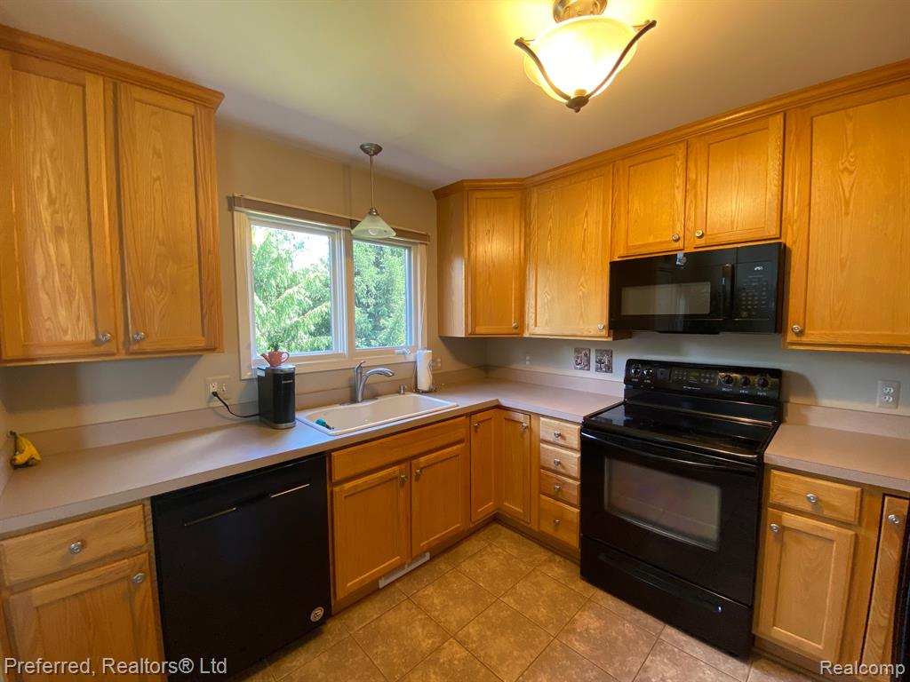 8360 OPAL Drive, Westland, MI — Photo 11