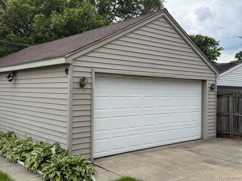 8303 Lenore Street, Dearborn Heights, MI 48127 — Photo 21