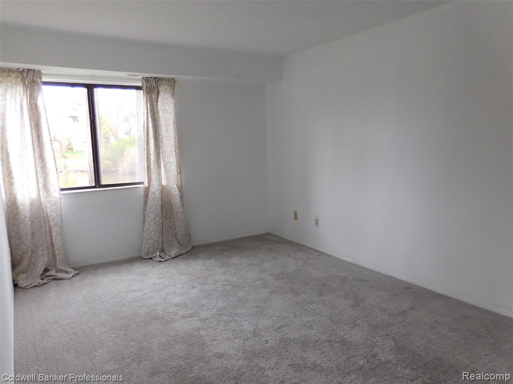 3915 Lone Pine Road, 100, West Bloomfield, MI 48323 — Photo 19