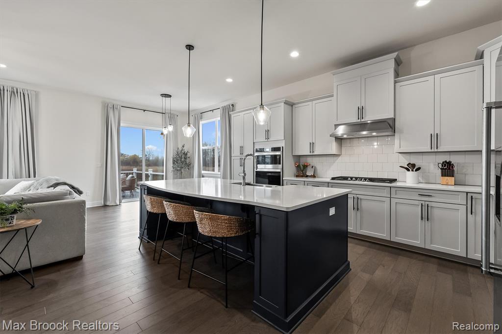 5526 Helmsdale Boulevard, West Bloomfield, MI — Photo 4