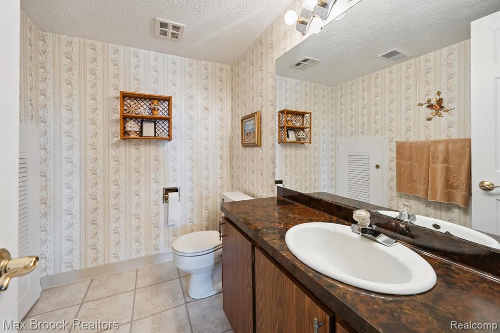 6026 Venice Drive, Commerce Twp, MI 48382 — Photo 26