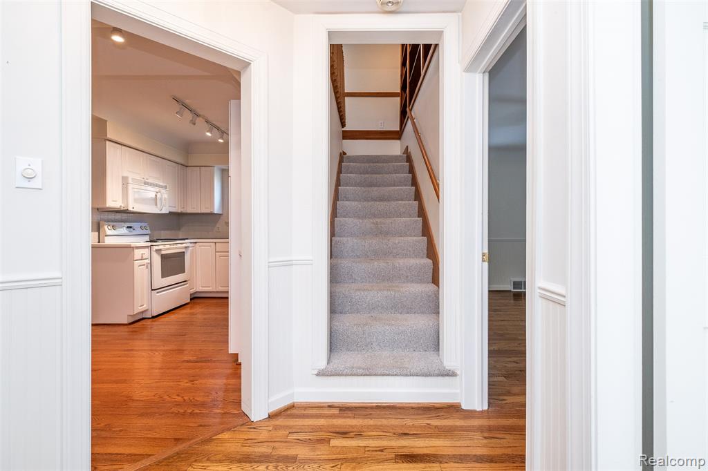 32210 Sheridan Drive, Beverly Hills, MI 48025 — Photo 13