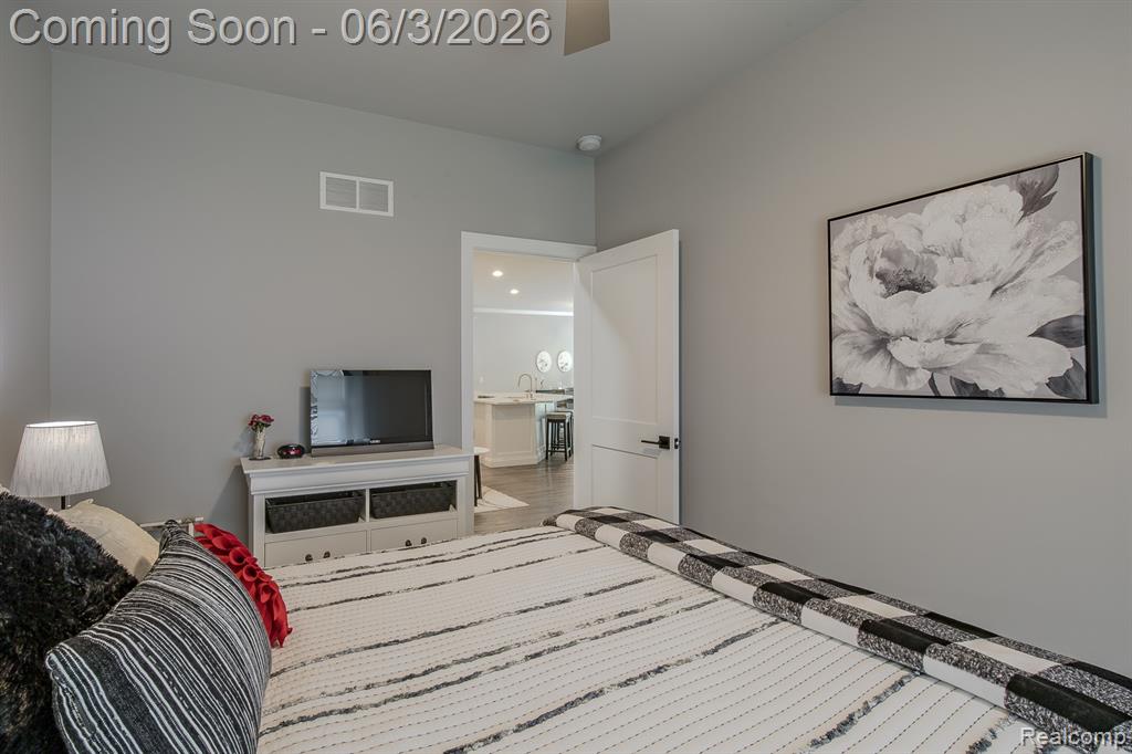 7466 Village Court, Davisburg, MI 48350 — Photo 20