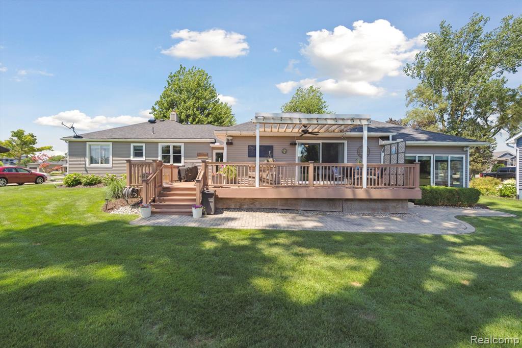 319 Angola Street, Wolverine Lake, MI 48390 — Photo 40