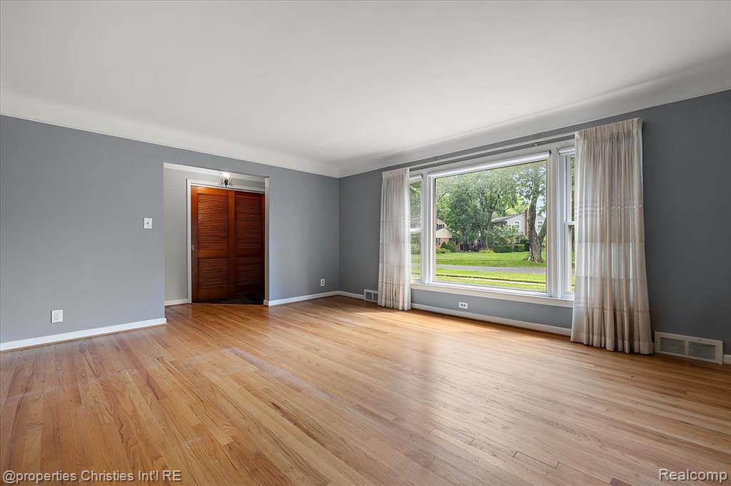 31711 Arlington Drive, Beverly Hills, MI 48025 — Photo 7