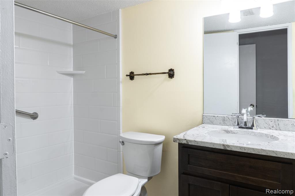 1695 Cliffs Landing, 302, Ypsilanti, MI 48198 — Photo 6