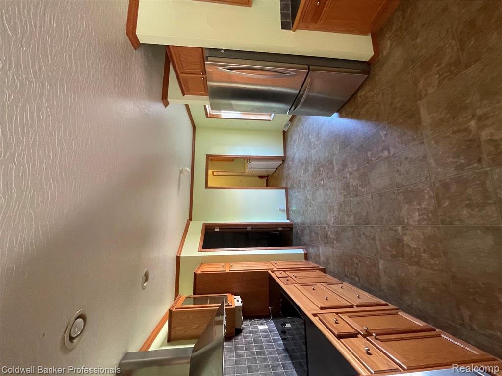 2679 Manatee Court, Lapeer, MI 48446 — Photo 9
