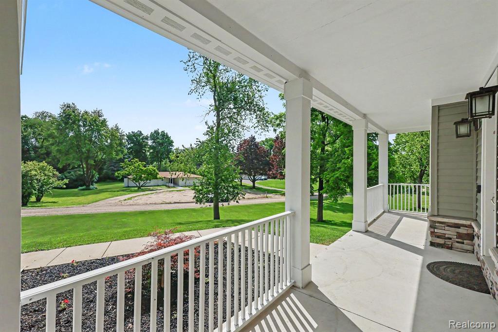 1660 Winthrop Road, Bloomfield, MI 48302 — Photo 34