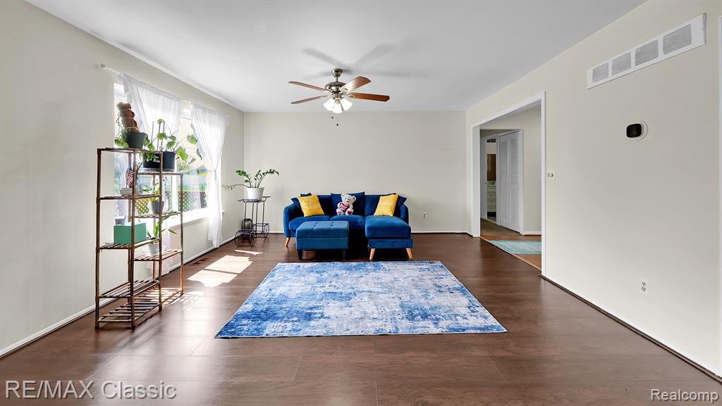 44285 SUFFOLK Court, Canton, MI 48187 — Photo 10