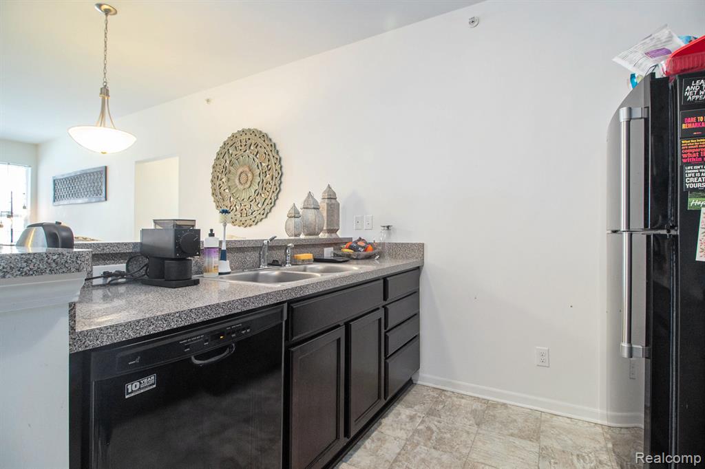 1043 E SUMMERFIELD GLEN Circle, Ann Arbor, MI 48103 — Photo 9