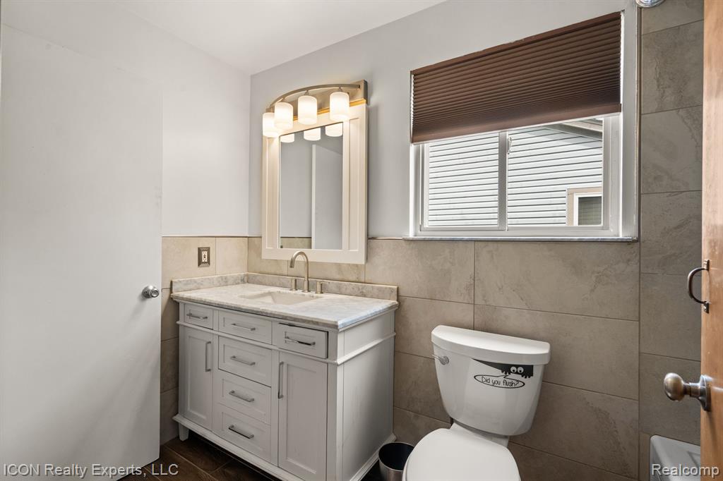 47697 BARCLAY Court, Shelby Twp, MI 48317 — Photo 20