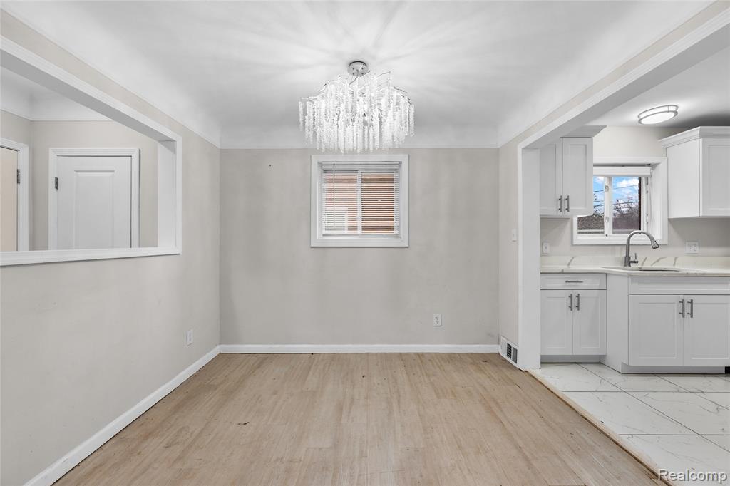 8539 Salem Lane, Dearborn Heights, MI 48127 — Photo 10