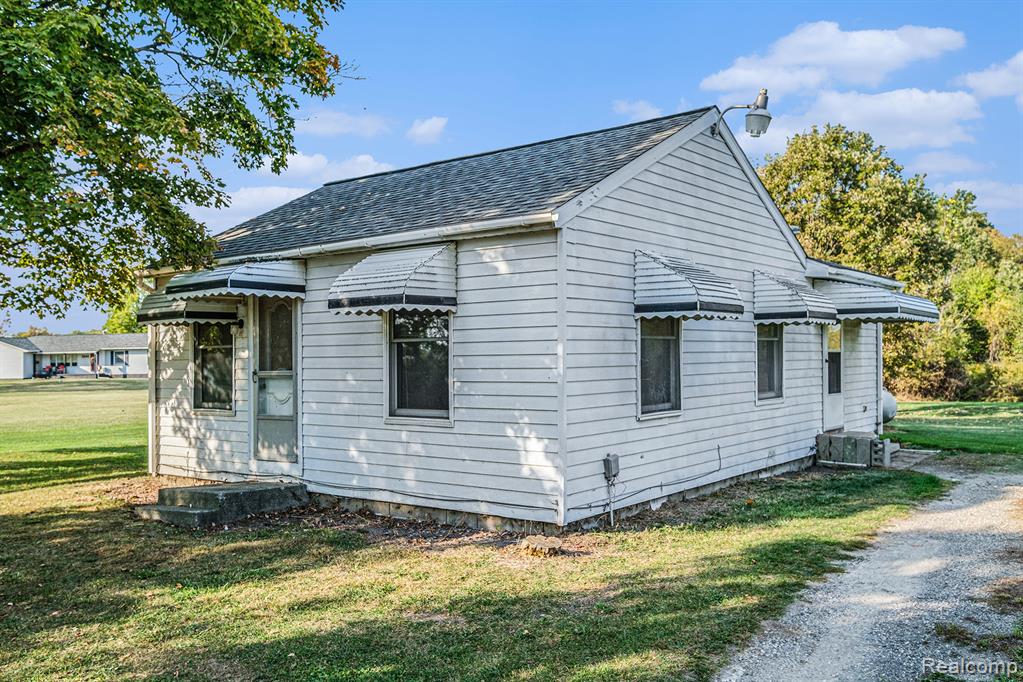 10126 McEnrue Road, Swartz Creek, MI 48473 — front exterior