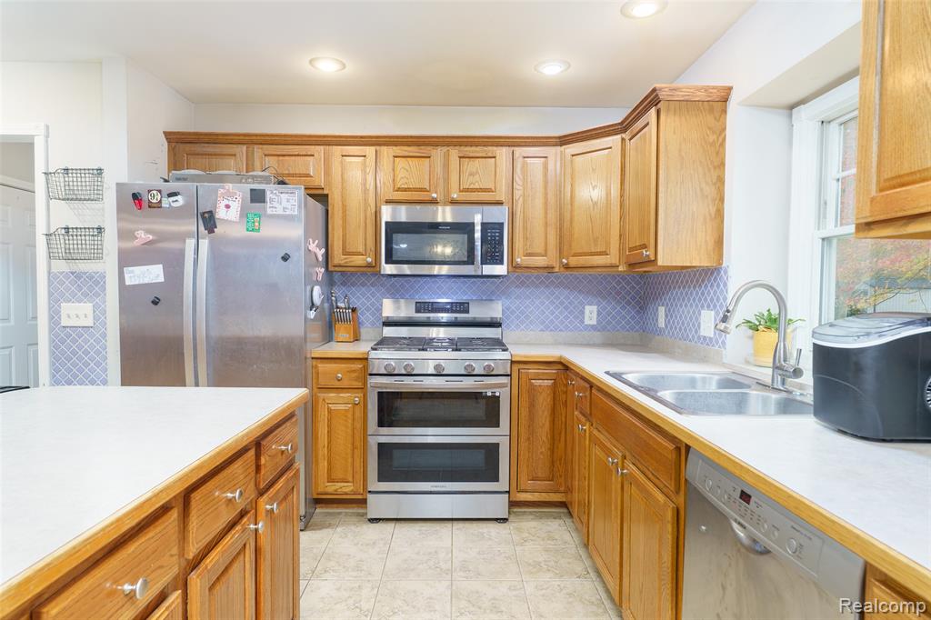 10887 Mackinaw Trail, Fowlerville, MI 48836 — Photo 7