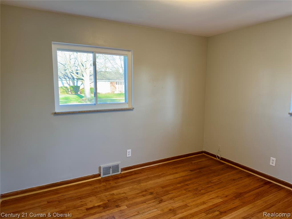 6590 Rockland Street, Dearborn Heights, MI 48127 — Photo 12