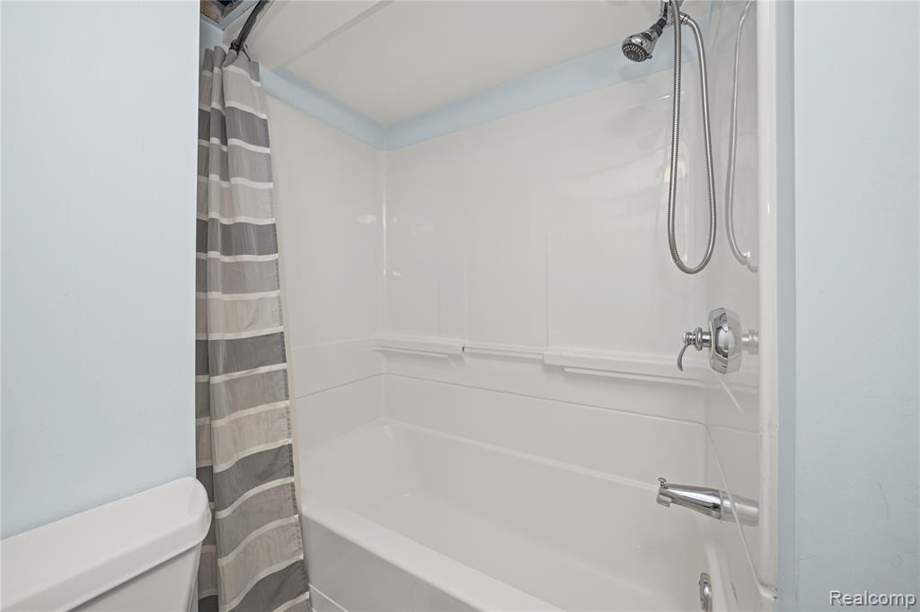 9939 Deering Street, Livonia, MI 48150 — Photo 35